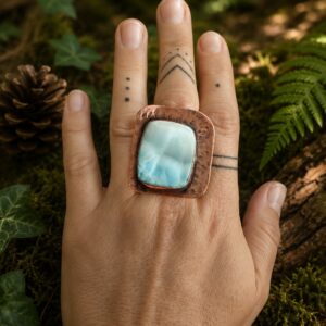 Pierścionek geometryczny Larimar